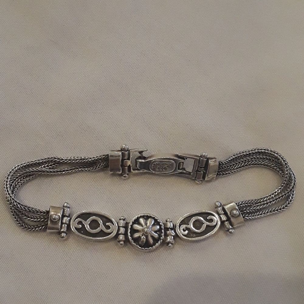 Gorgeous vintage 925 bracelet.